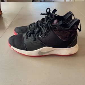 Nike boys Paul George basketball shoes